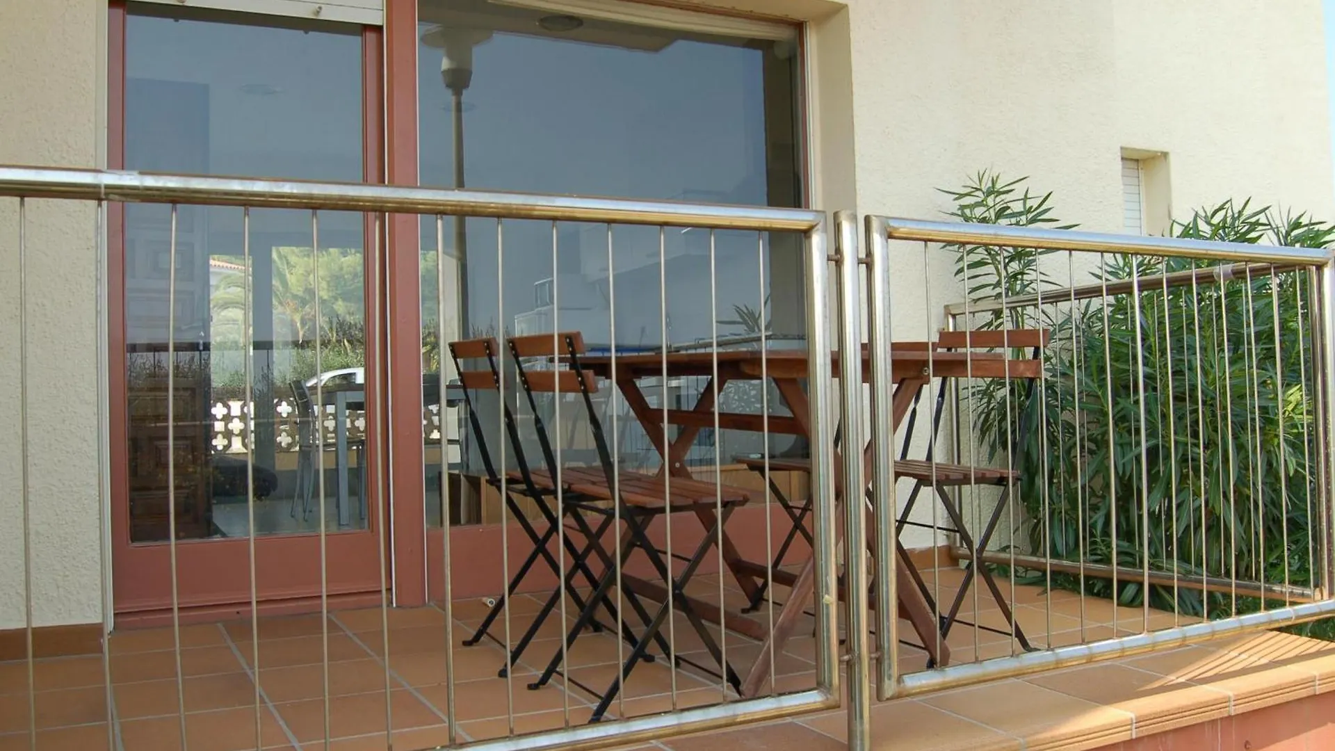 Flor De Mar 4 - Apartamento Agradable Y Luminoso Situado En 1ª Linea Del Mar. - Es-228-35 Llanca Spain